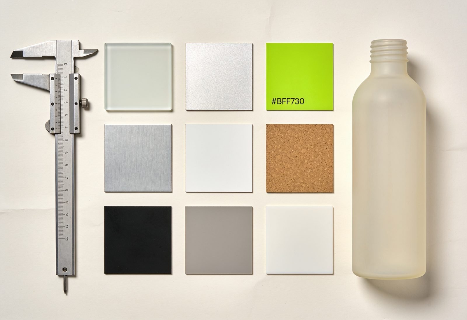 Amostras de materiais e paquímetro / Material samples and caliper